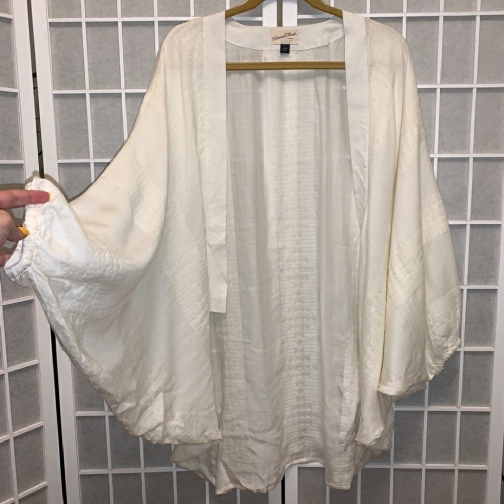 🏵Bohemian Chic White Flowy Cardigan Cover Up💮
